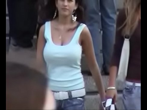 Candid girls with braless bouncing boobs