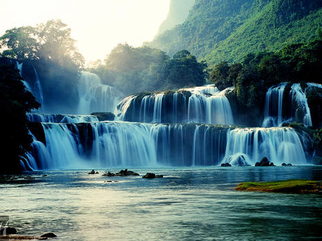 Waterfall makes water fall