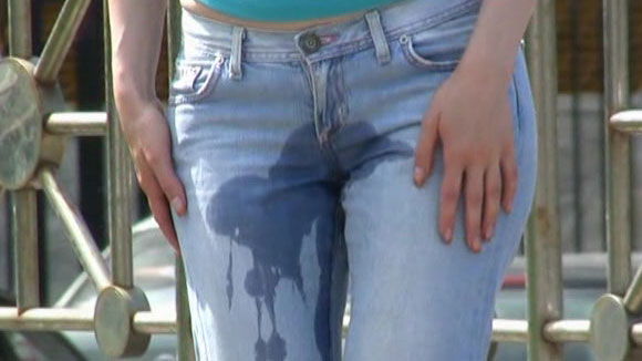 Polar reccomend girl wet her jeans