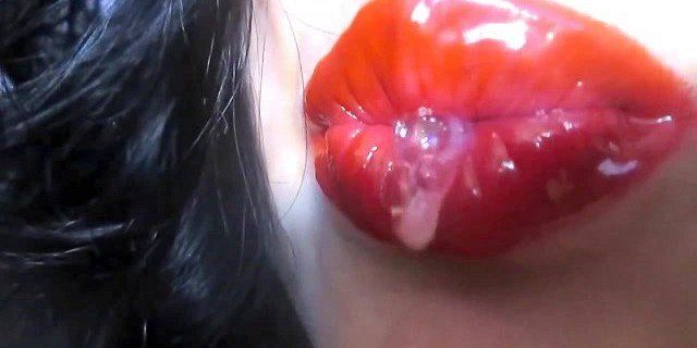 Bloomer reccomend lipstick close blowjob with mouth