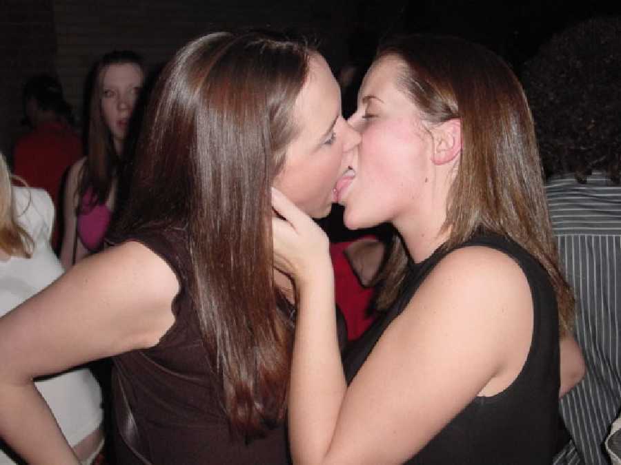 Girls Kissing Milf