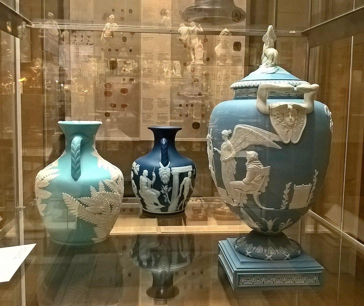 Fish reccomend Asian museum vases black matt bird design historic