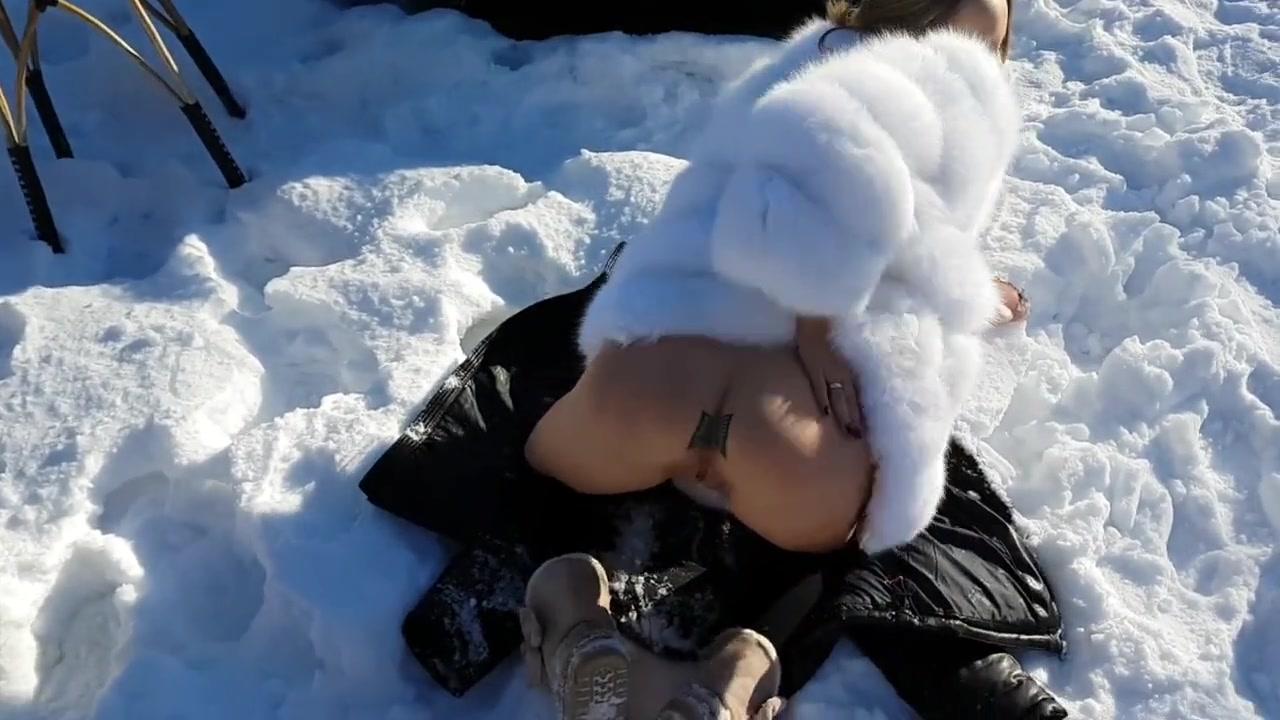 Naked Snow Sex