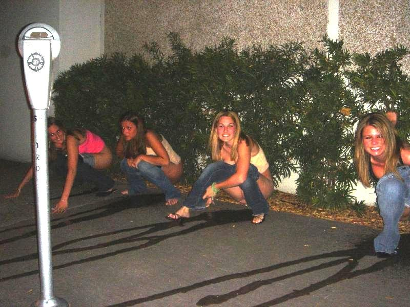 Girls peeing group pics