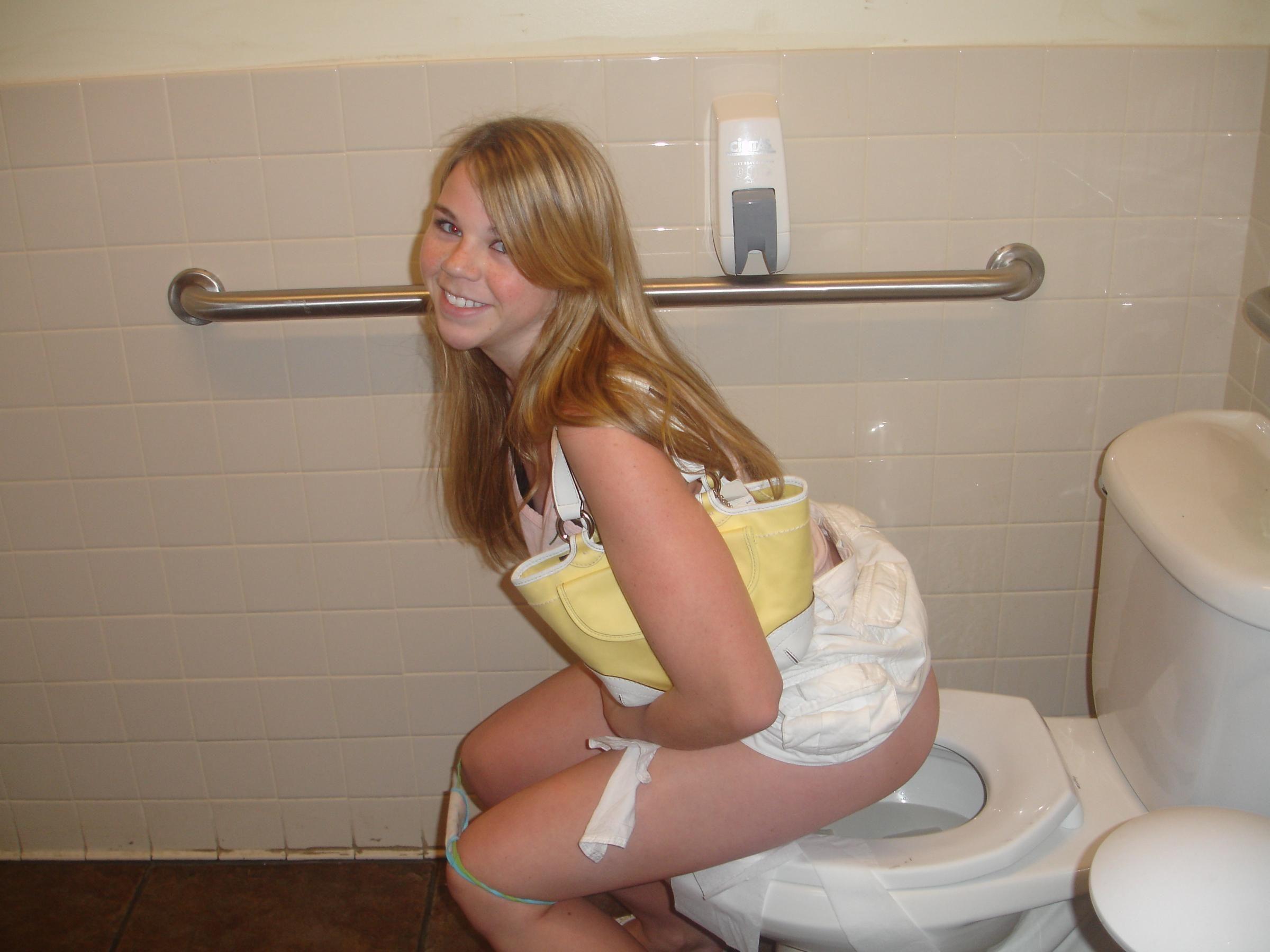 Girl pissing in toilet