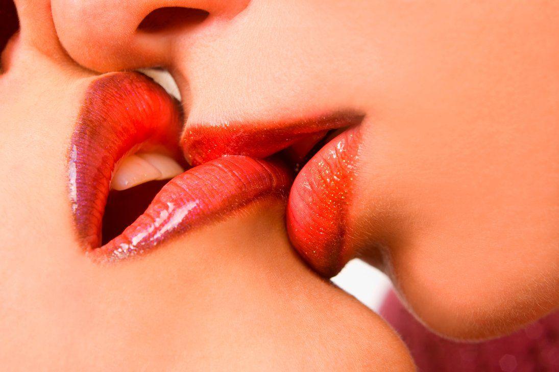 Snicker reccomend Kissing lipstick lesb