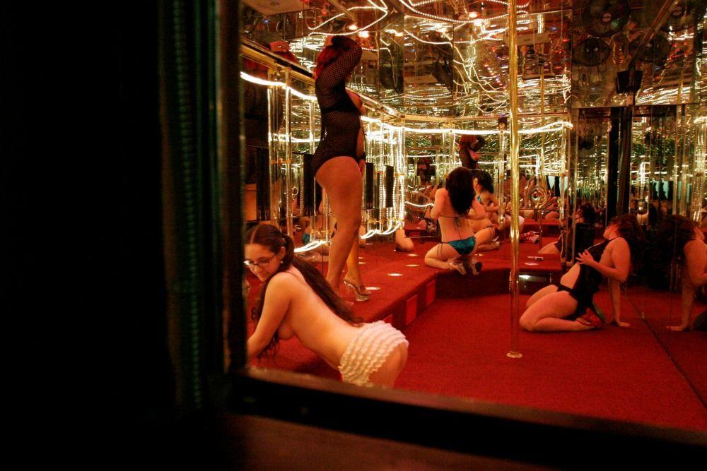 Pictures of swinger clubs parties